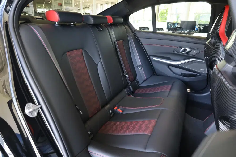 BMW M3 Sedan uit 2023, foto 9