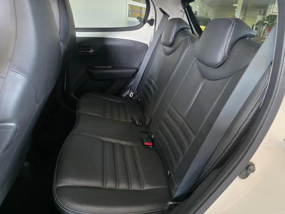 Peugeot 108 1.0 e-VTi Allure TOP uit 2019, foto 11