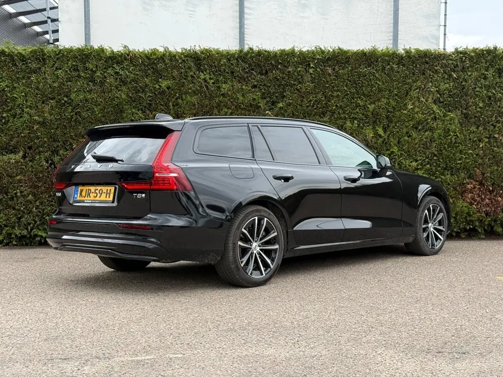 Volvo V60 2.0 T8 Plug-in hybrid AWD Plus Dark uit 2026, foto 2