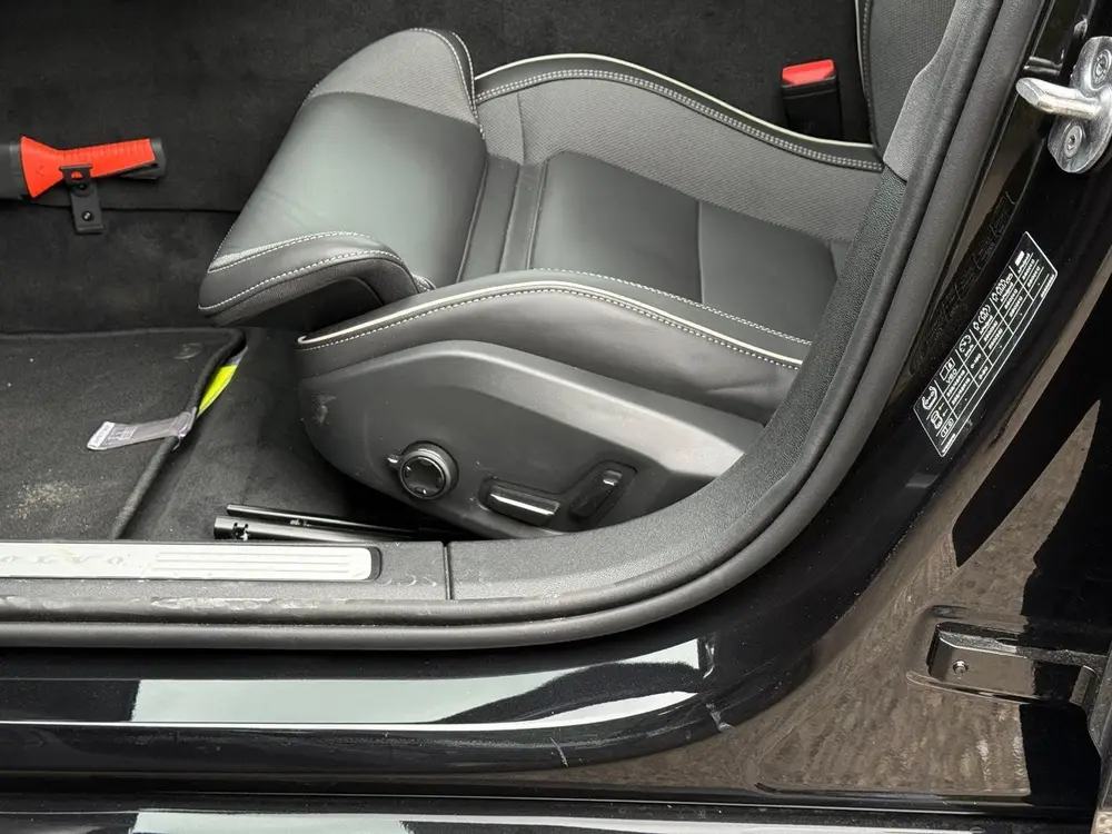 Volvo V60 2.0 T8 Plug-in hybrid AWD Plus Dark uit 2026, foto 6
