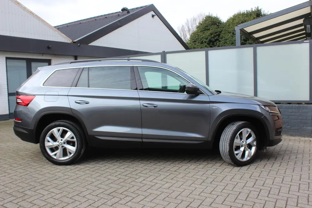Skoda Kodiaq 1.5 TSI Business Edition Plus Grijs Kentek uit 2019, foto 3