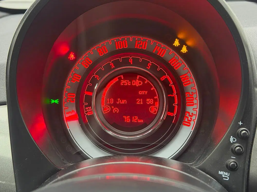 Fiat 500 1.0 Hybrid uit 2023, foto 16