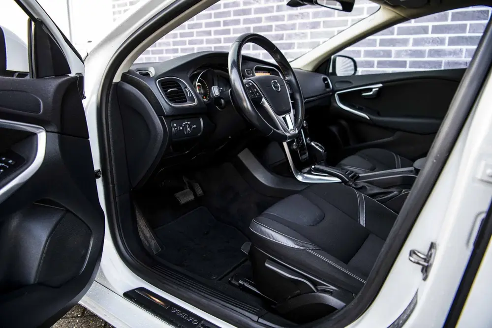 Volvo V40 1.5 T2 Polar+ | Automaat | Stoelverwarming | Navig uit 2019, foto 16