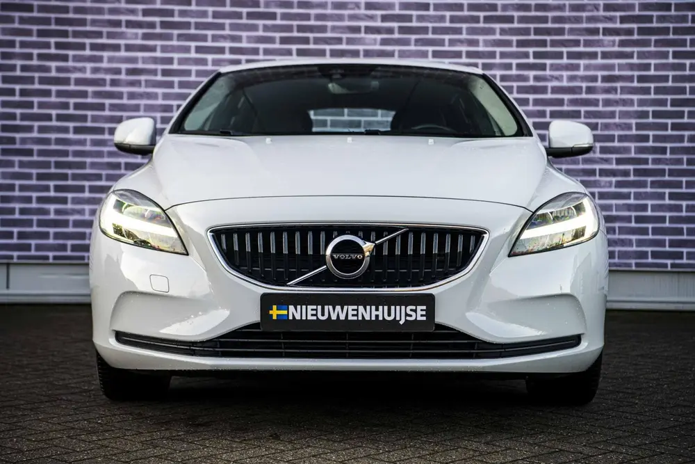 Volvo V40 1.5 T2 Polar+ | Automaat | Stoelverwarming | Navig uit 2019, foto 9