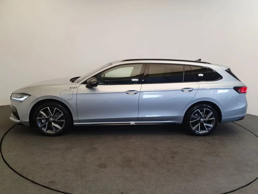 Skoda Superb 1.5 TSI 204pk DSG uit 2025, foto 2
