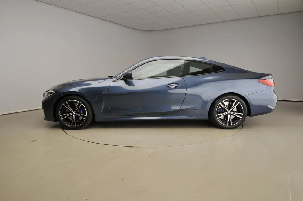 BMW 4-serie Coupe 430i uit 2020, foto 2