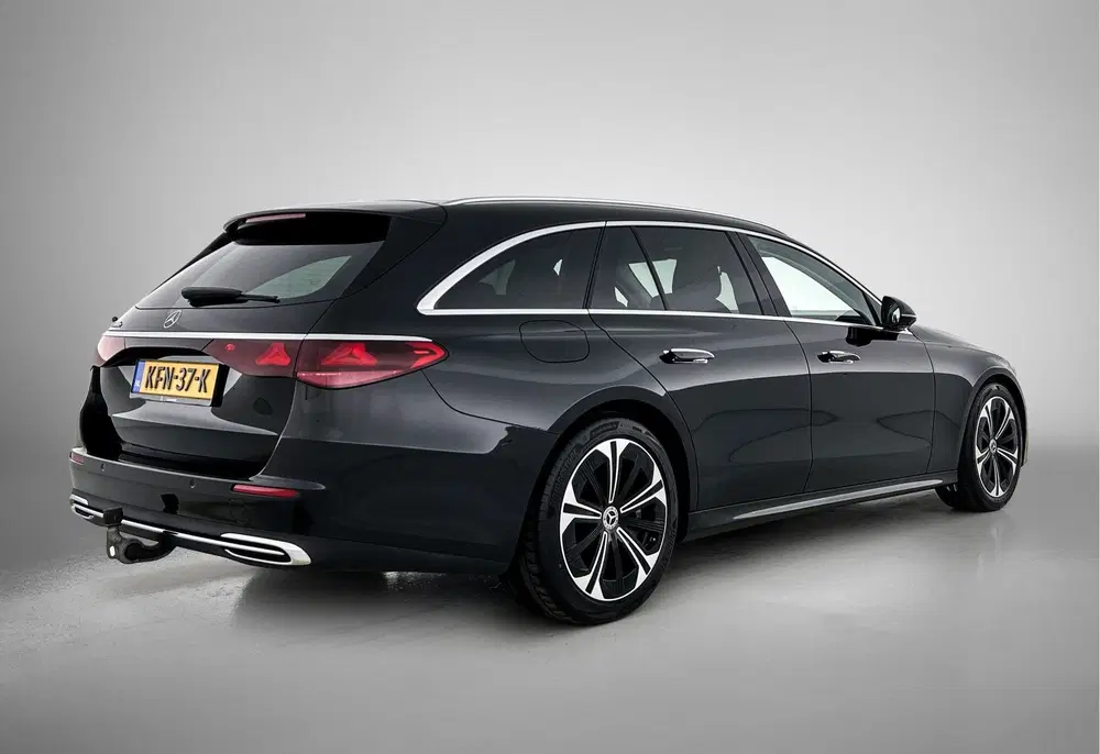 Mercedes-Benz E-Klasse 300 e Luxury Plug-In Hybride uit 2024, foto 2