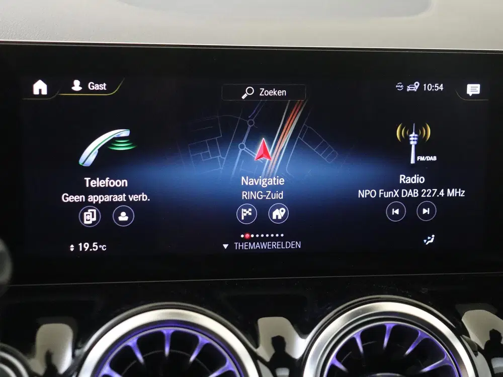 Mercedes-Benz GLA 250 e AMG Line MANUFAKTUR Berggrijs uit 2022, foto 16