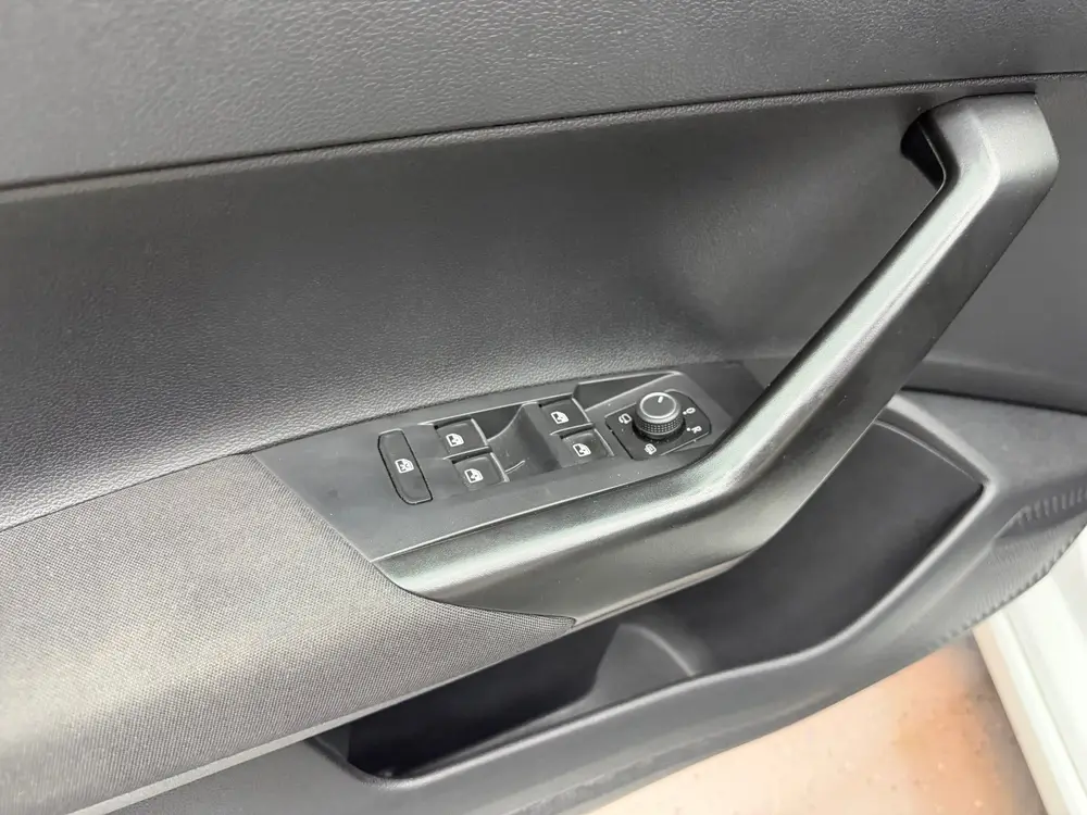Volkswagen Taigo Volkswagen Taigo 1.5 TSI R-Line Business AC uit 2022, foto 20