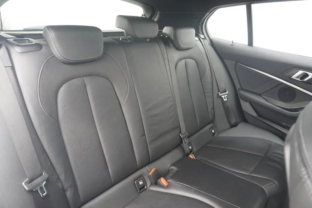 BMW 1-serie 5-deurs 118i uit 2022, foto 10