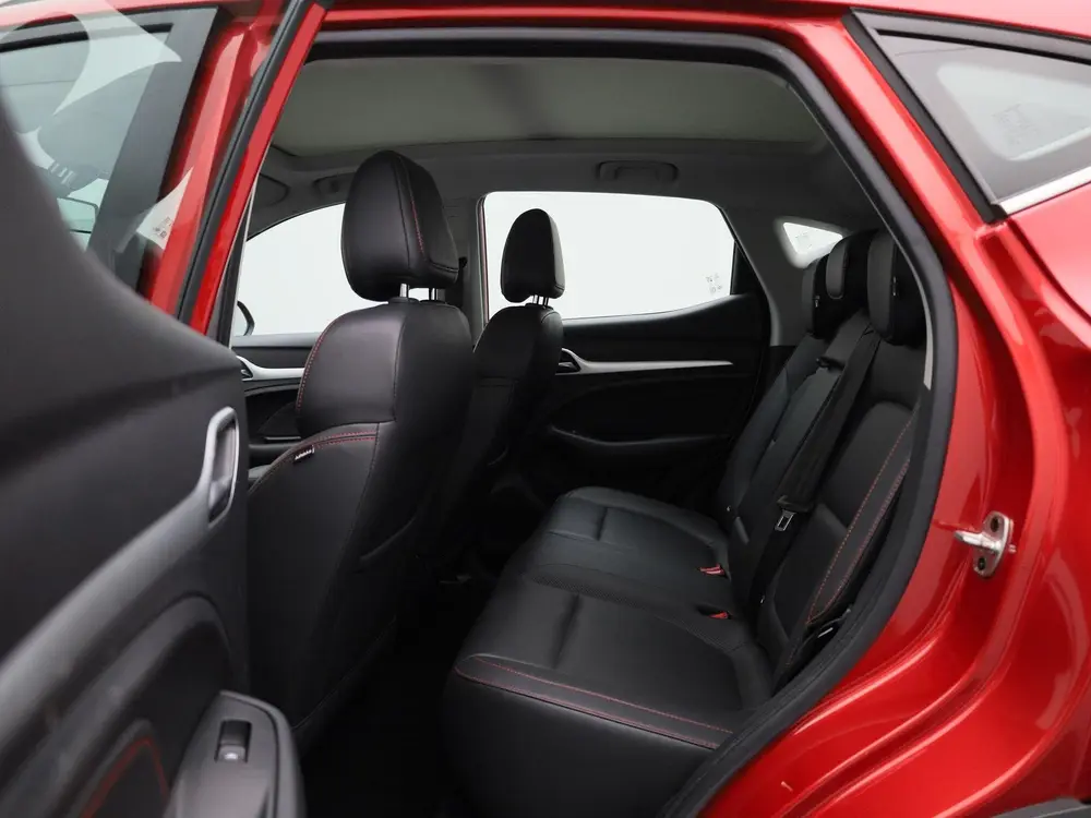MG ZS Long Range Luxury 70 kWh All-Season banden uit 2023, foto 10