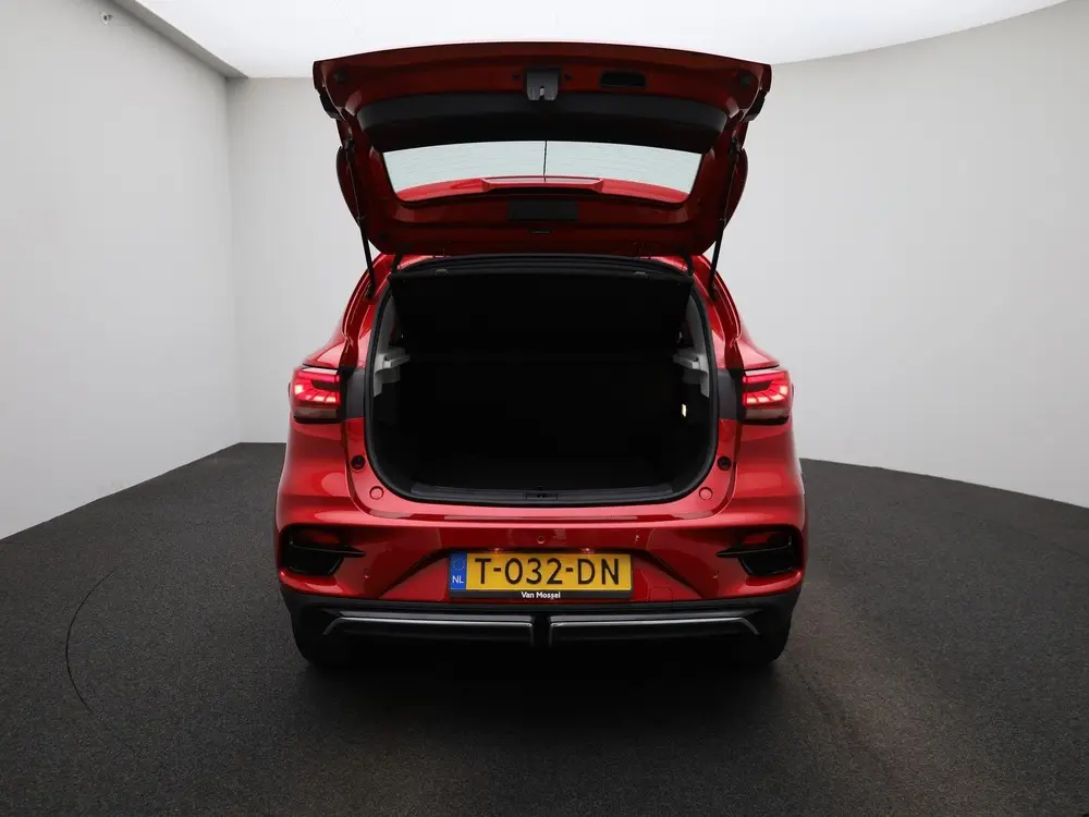 MG ZS Long Range Luxury 70 kWh All-Season banden uit 2023, foto 11