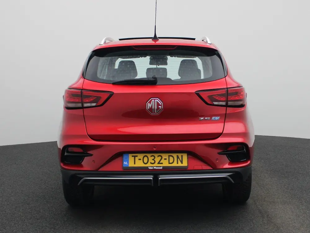 MG ZS Long Range Luxury 70 kWh All-Season banden uit 2023, foto 5