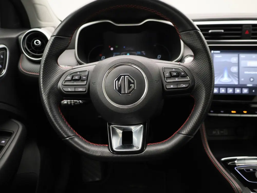 MG ZS Long Range Luxury 70 kWh All-Season banden uit 2023, foto 7