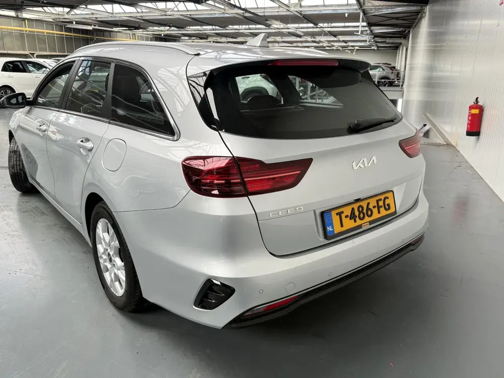Kia Ceed 1.0 T-GDi DynamicLine uit 2023, foto 2