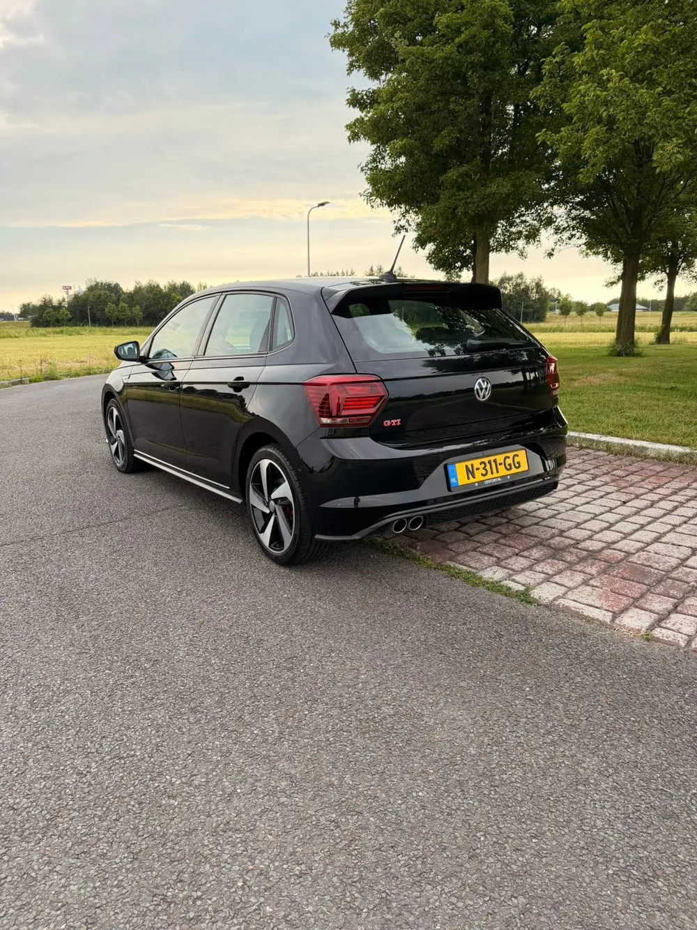 Volkswagen Polo 2.0 TSI 200pk 6-DSG 2020 Zwart uit 2020, foto 3