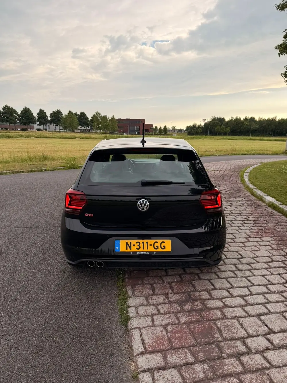 Volkswagen Polo 2.0 TSI 200pk 6-DSG 2020 Zwart uit 2020, foto 4