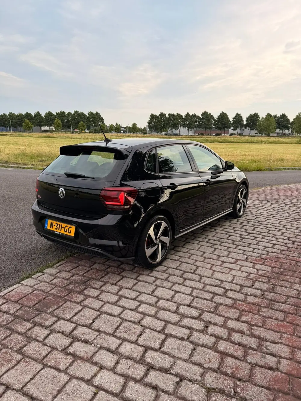 Volkswagen Polo 2.0 TSI 200pk 6-DSG 2020 Zwart uit 2020, foto 5