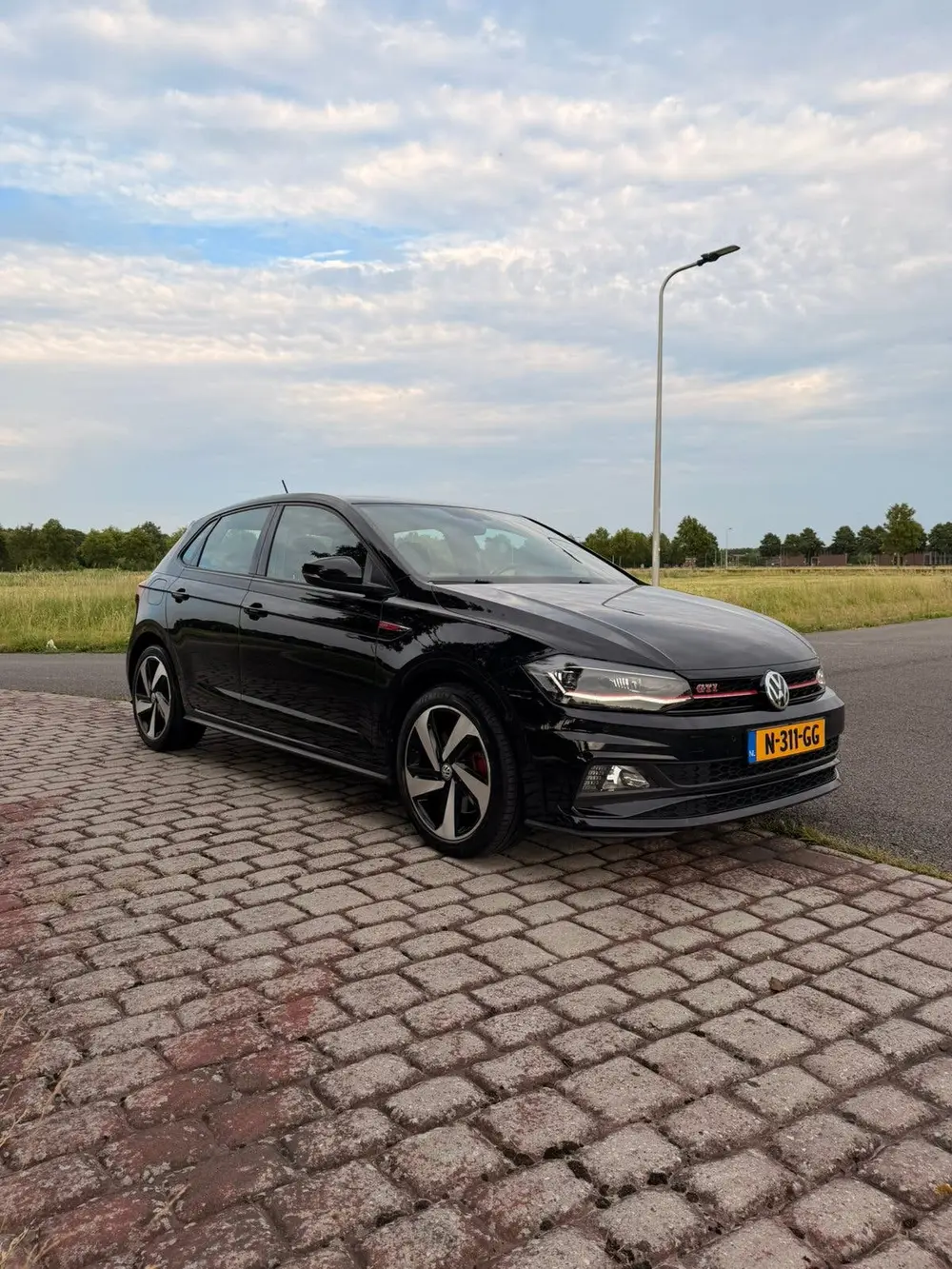 Volkswagen Polo 2.0 TSI 200pk 6-DSG 2020 Zwart uit 2020, foto 6