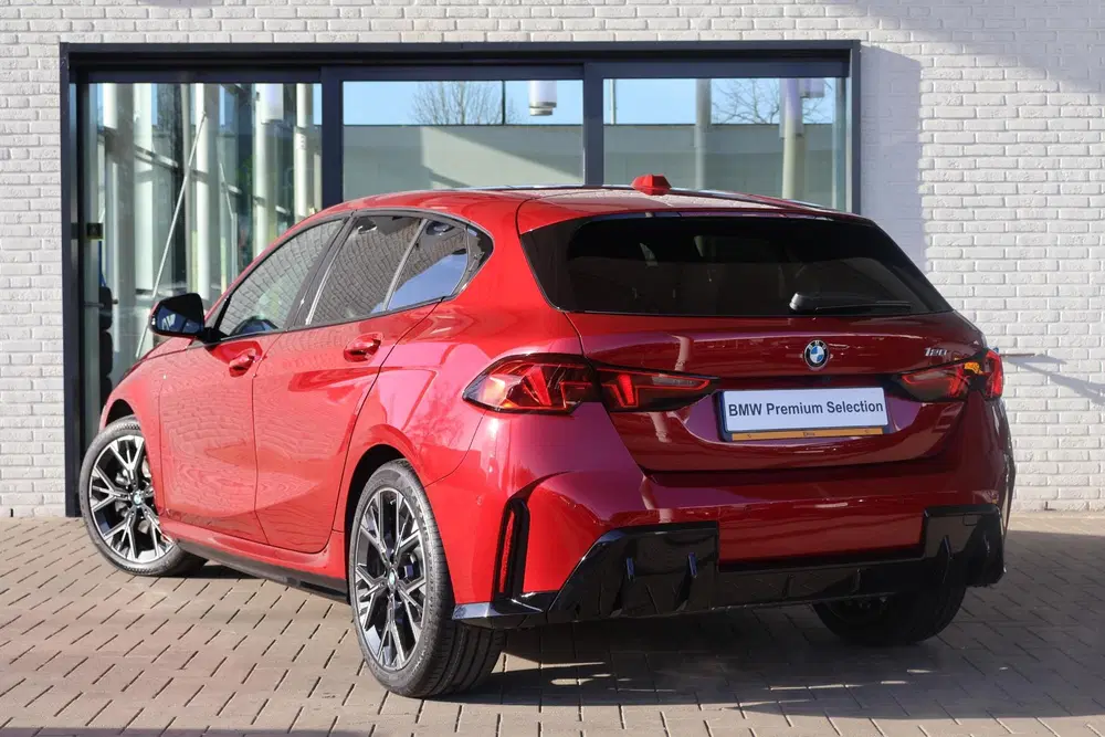 BMW 1-serie 120 uit 2026, foto 2