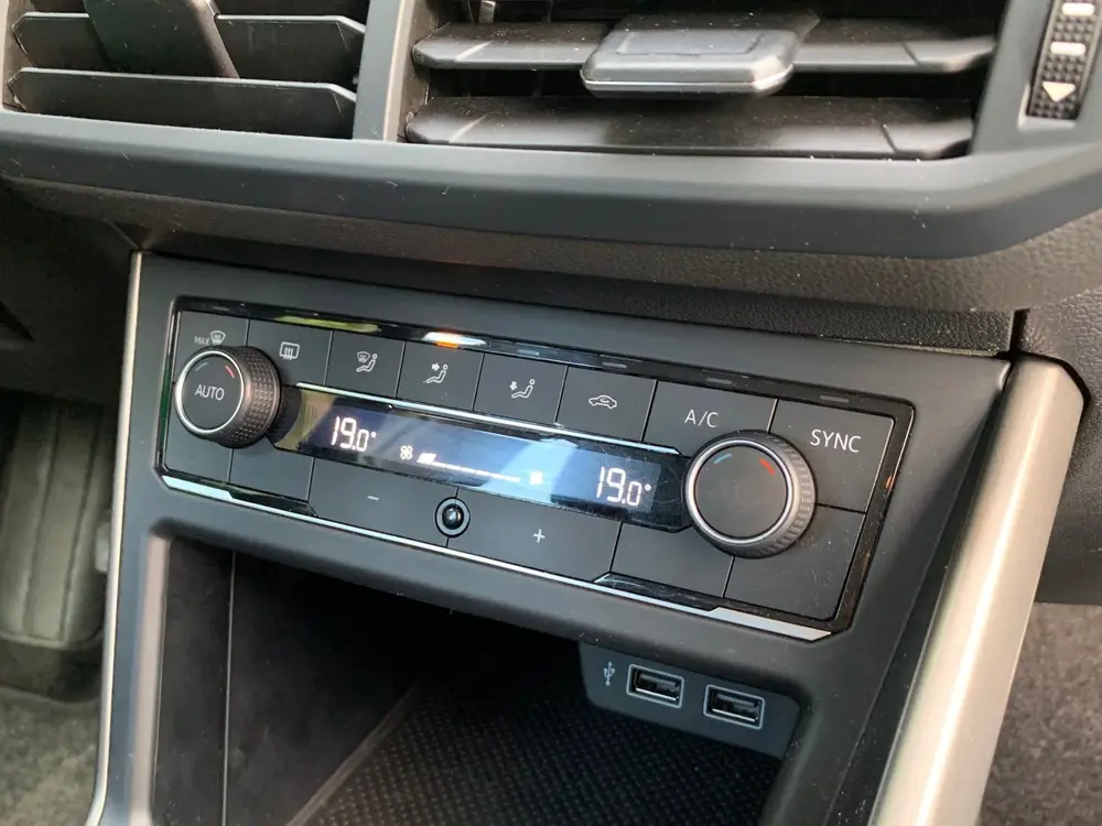 Volkswagen Polo 1.0 TSI Comfortline Business|Navigatie|Clima uit 2020, foto 19