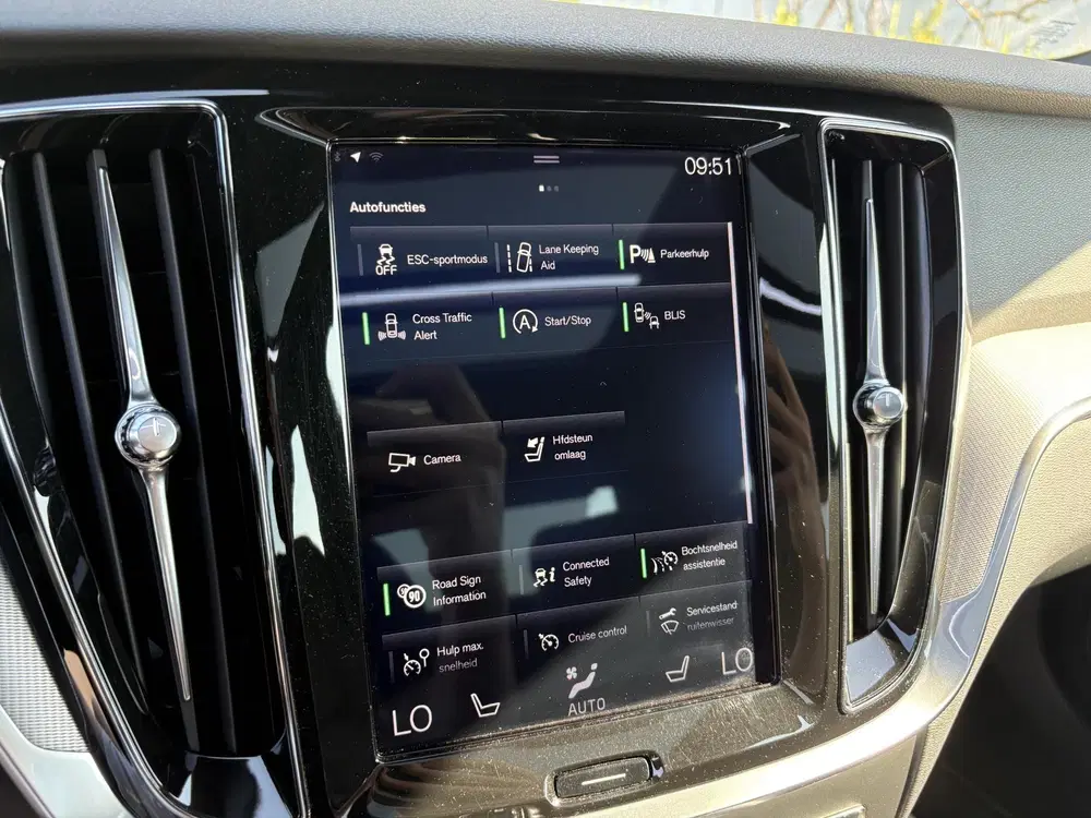 Volvo S60 2.0 T4 R-Design uit 2020, foto 14