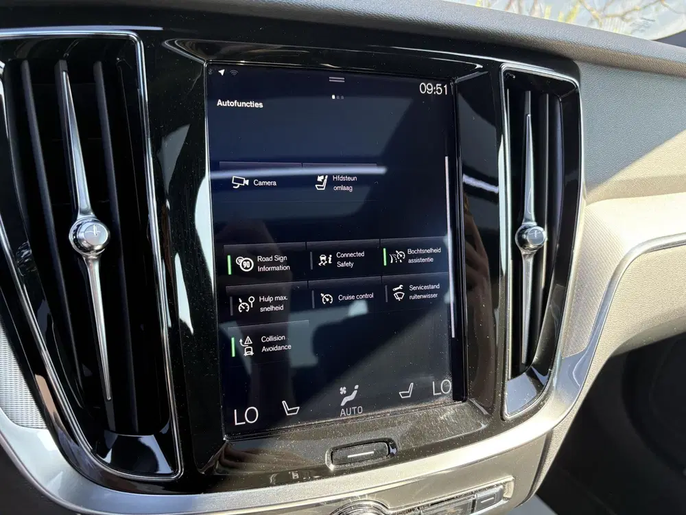 Volvo S60 2.0 T4 R-Design uit 2020, foto 15