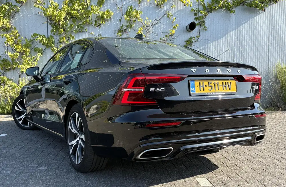 Volvo S60 2.0 T4 R-Design uit 2020, foto 3