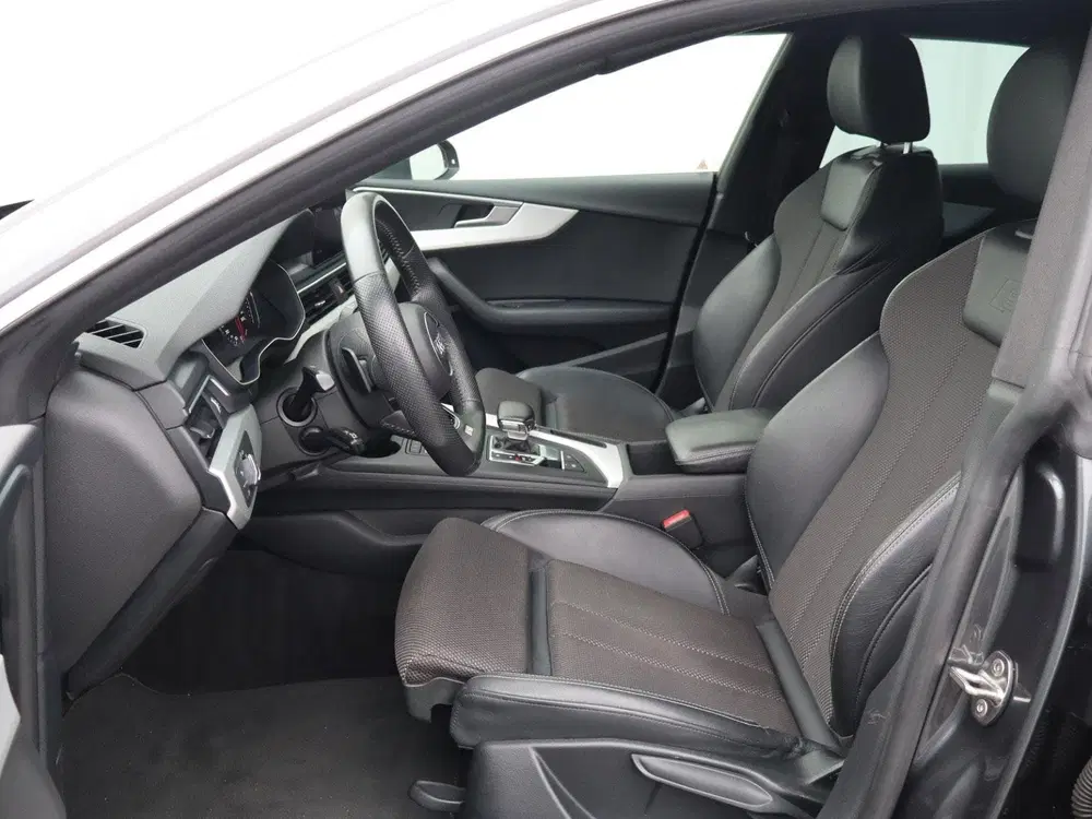Audi A5 35 TFSI 150pk S-tronic Sport S-line Editio uit 2020, foto 4