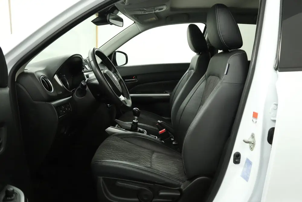Suzuki Vitara 1.4 Boosterjet Stijl | Climate control | Cruis uit 2019, foto 17
