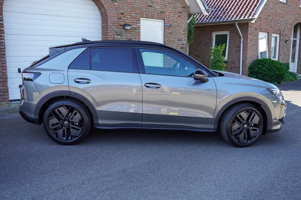 Volkswagen T-Roc R-Line First Edition IQ.light Apple Carplay uit 2026, foto 2