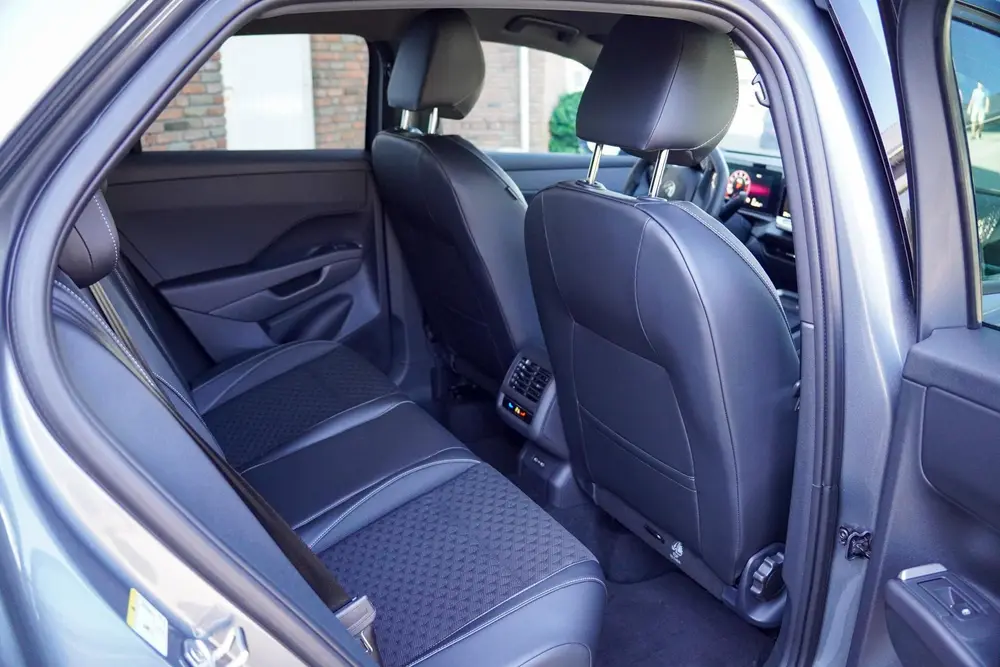Volkswagen T-Roc R-Line First Edition IQ.light Apple Carplay uit 2026, foto 3