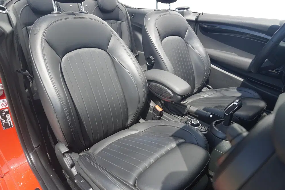 Mini Cabrio Cooper C uit 2023, foto 12