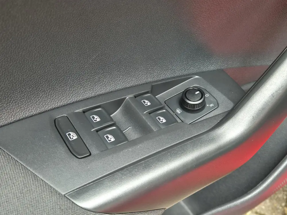 Volkswagen Polo 1.0 Comfortline Business | Airconditioning | Navigatie | Electr. Ramen | Centr. Vergendeling Op Afstand Polo 1.0 Comfortline Business | Airconditioning | uit 2019, foto 20