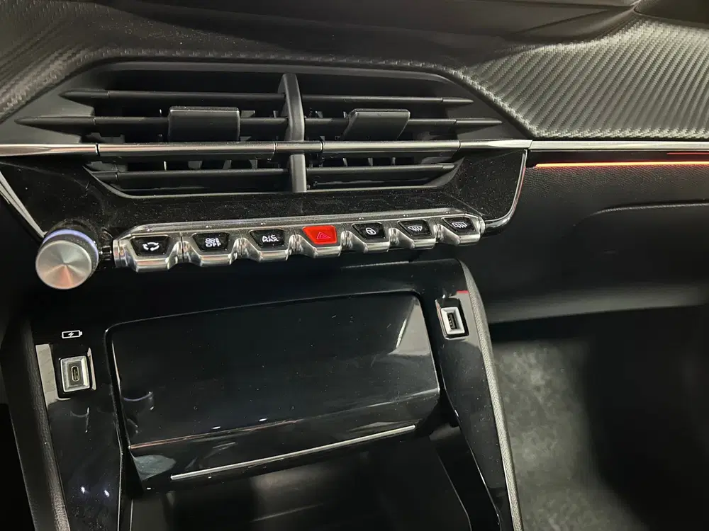 Peugeot 208 1.2 GT 101PK uit 2023, foto 19