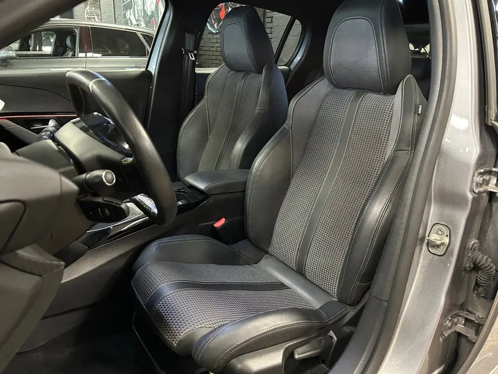 Peugeot 208 1.2 GT 101PK uit 2023, foto 7