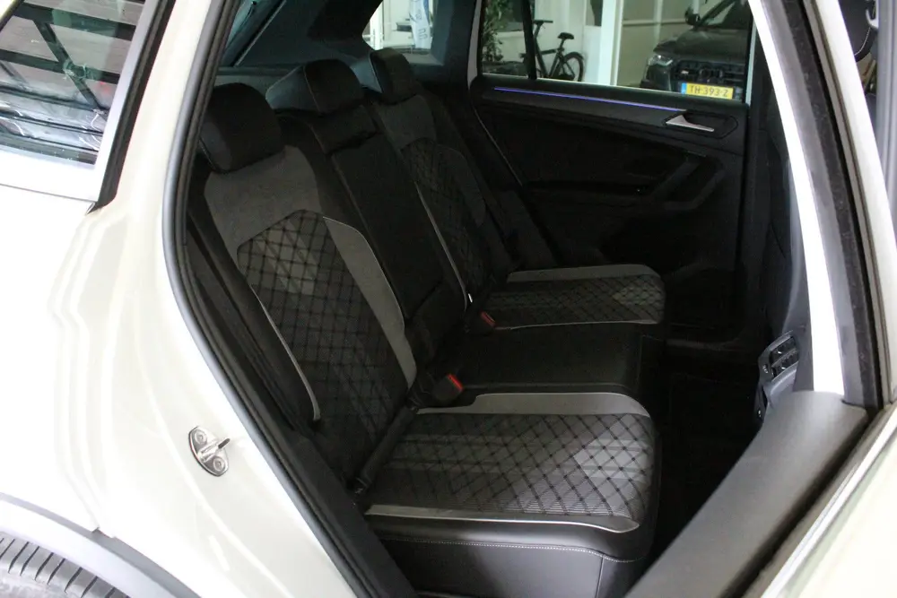 Volkswagen Tiguan 1.4 TSI eHybrid R-Line Business+ | DAB-RAD uit 2022, foto 17