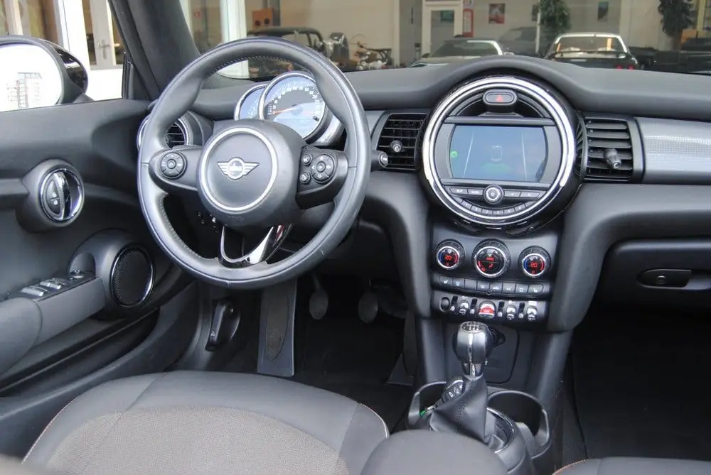 Mini Cabrio 1.5 Cooper Salt uit 2019, foto 18