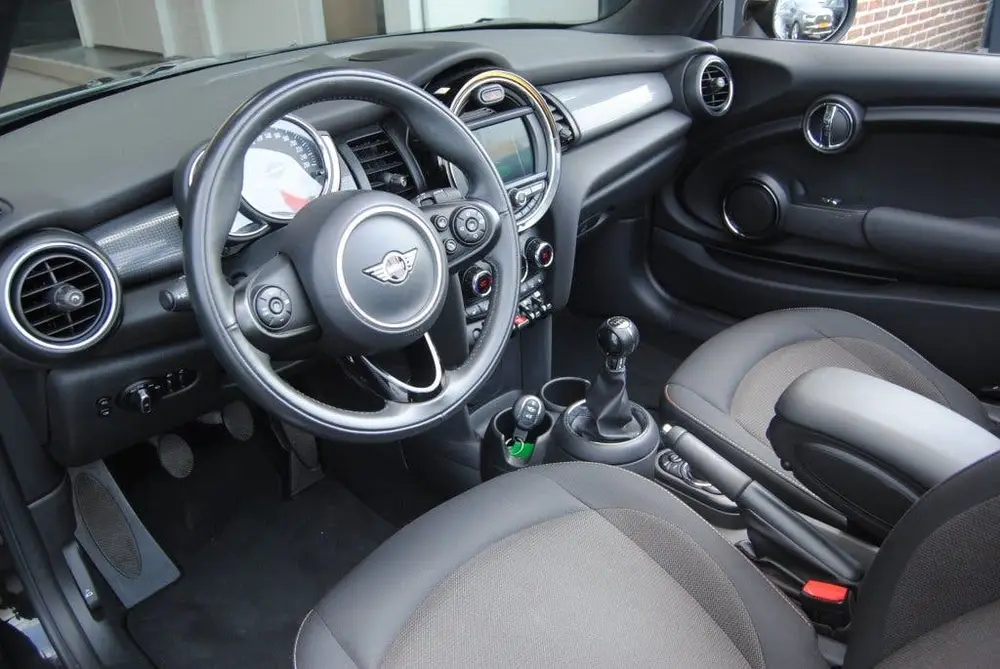 Mini Cabrio 1.5 Cooper Salt uit 2019, foto 20