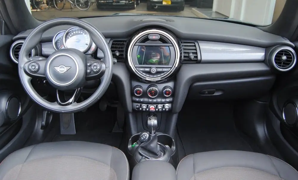 Mini Cabrio 1.5 Cooper Salt uit 2019, foto 3