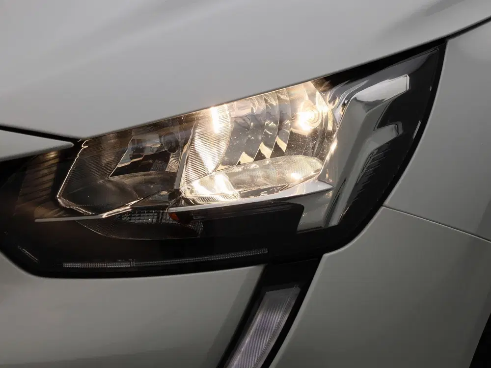 Peugeot 208 1.2 PureTech Active Pack Automaat uit 2022, foto 13