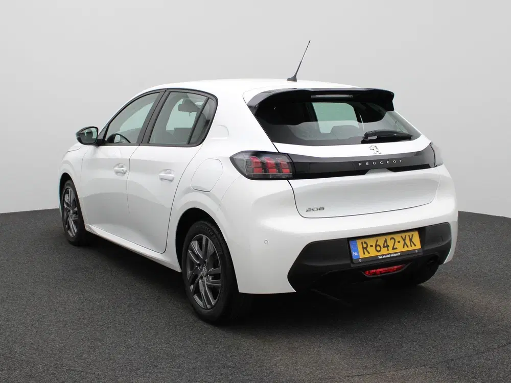 Peugeot 208 1.2 PureTech Active Pack Automaat uit 2022, foto 2