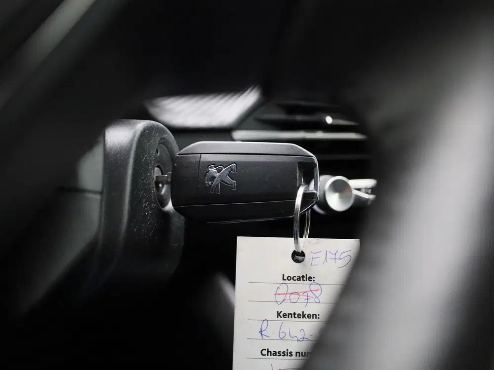 Peugeot 208 1.2 PureTech Active Pack Automaat uit 2022, foto 20