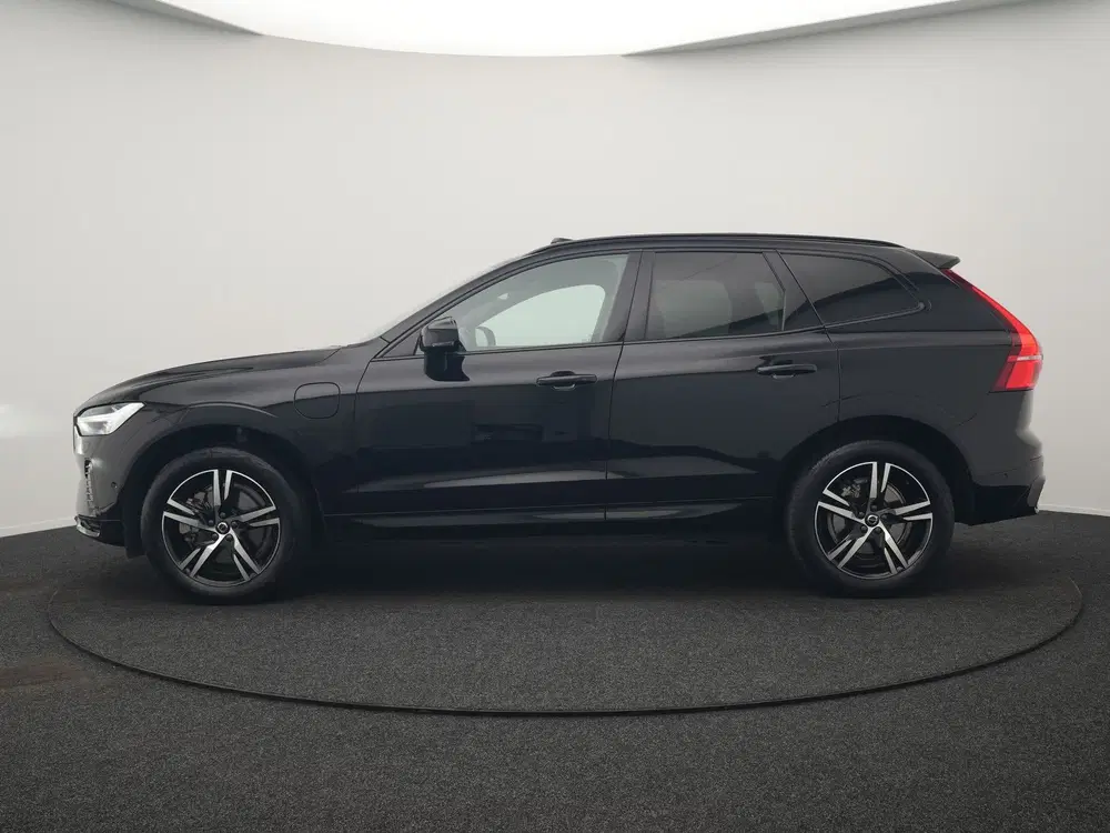 Volvo XC60 T8 AWD Plus Dark LONG RANGE PHEV 456pk Dea uit 2022, foto 2