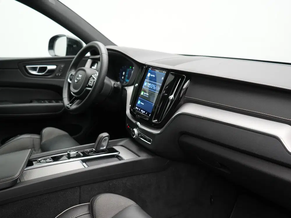 Volvo XC60 T8 AWD Plus Dark LONG RANGE PHEV 456pk Dea uit 2022, foto 4