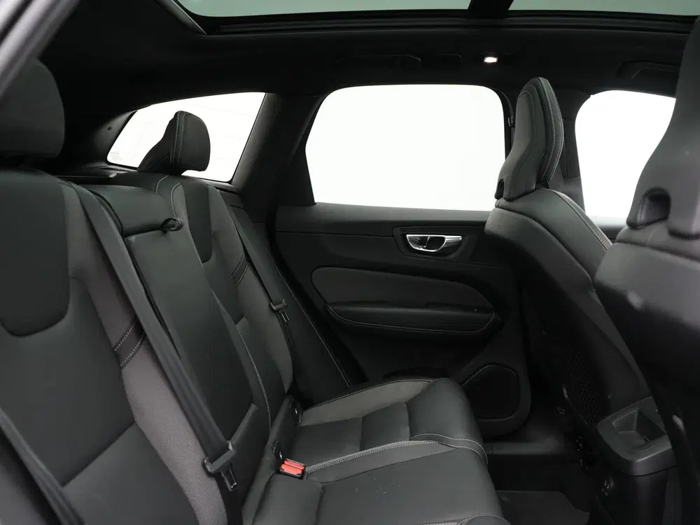 Volvo XC60 T8 AWD Plus Dark LONG RANGE PHEV 456pk Dea uit 2022, foto 6