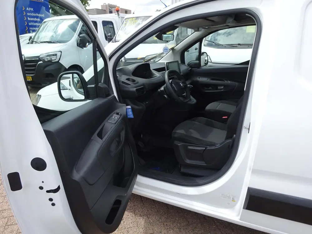Peugeot Partner 1.2 PureTech Pro BENZINE AIRCO NAVI CRUISE uit 2022, foto 11