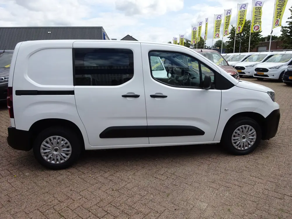 Peugeot Partner 1.2 PureTech Pro BENZINE AIRCO NAVI CRUISE uit 2022, foto 5