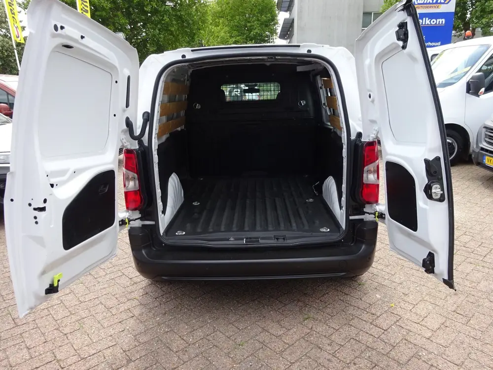 Peugeot Partner 1.2 PureTech Pro BENZINE AIRCO NAVI CRUISE uit 2022, foto 9
