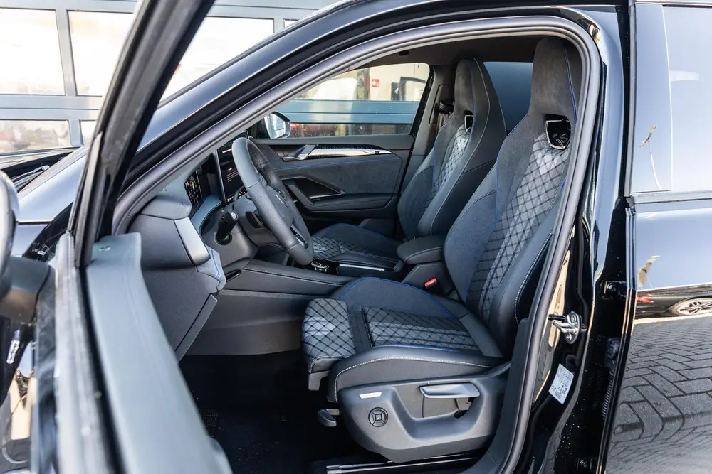 Volkswagen Tayron 1.5 eHybrid 204pk R-Line Edition | Black S uit 2026, foto 4